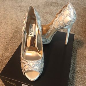 Brand new Badgley Mischka wedding heels Sz 7